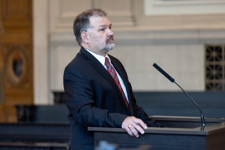 Hancock County probate judge, wanted on arrest warrant, turns himself in