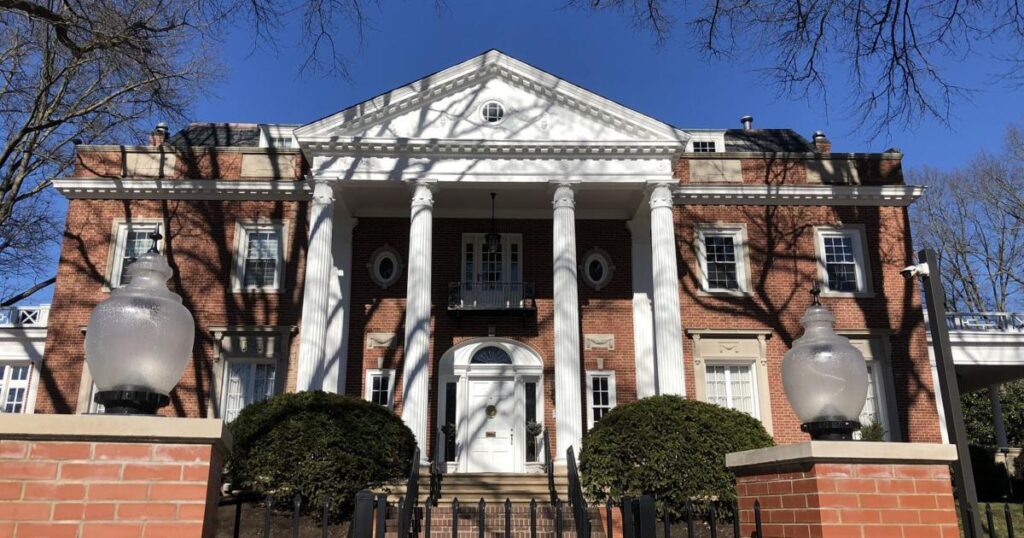 W.Va. governor and first lady open Governor’s Mansion for free Easter tours