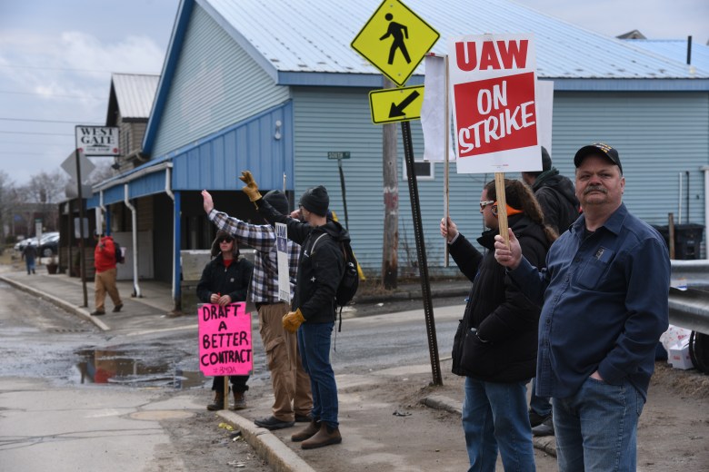 Strike at Bath Iron Works poised to enter 5th day