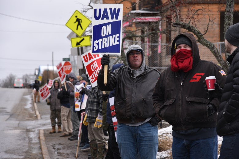 Bath Iron Works, union reach tentative agreement