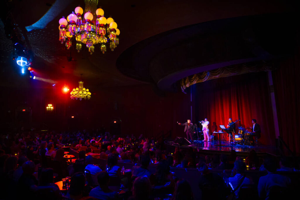 Stars still headlining these classic Las Vegas showrooms