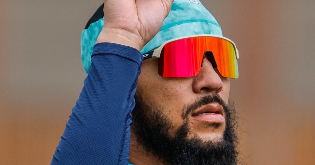 J.P. Crawford leaves Mariners to have shoulder examined by specialist