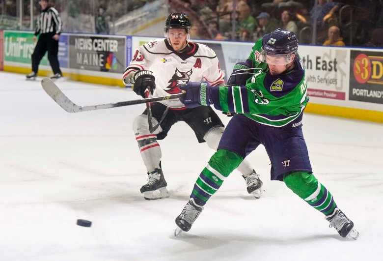 Mariners stay hot with win over Worcester