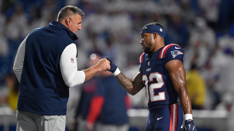 New England Patriots head coach Mike Vrabel, left, greets running back TreVeyon Henderson (32) before an NFL football game against the Buffalo Bills in Orchard Park, N.Y., Sunday, Oct. 5, 2025.