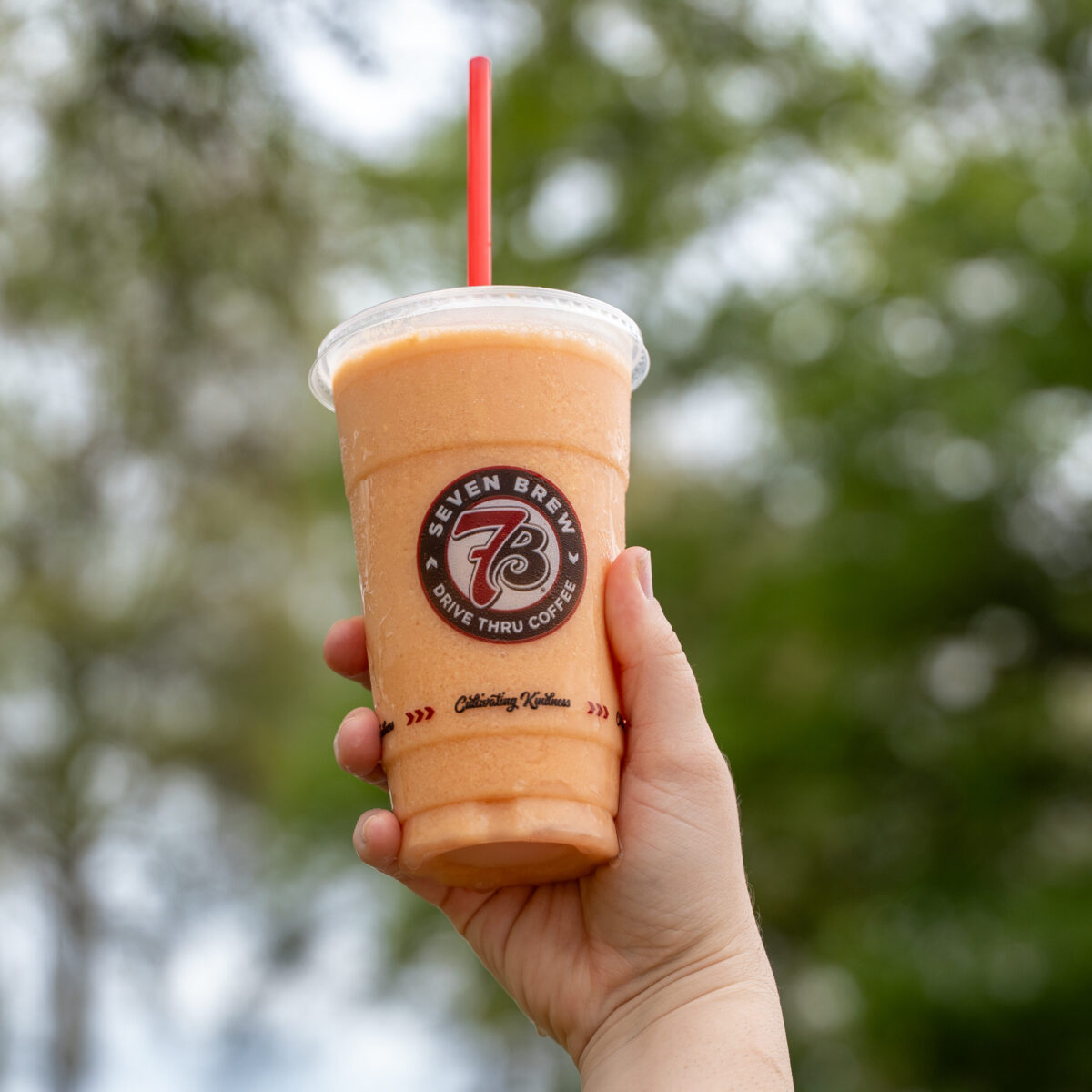 7 Brew Strawberry Mango Smoothie: spring activities and drink pairings