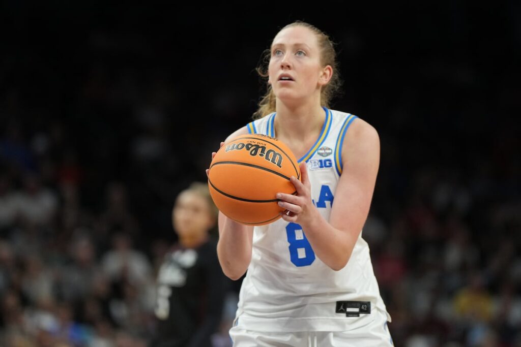 Connecticut Sun take Gianna Kneepkens with No. 15 pick in WNBA draft