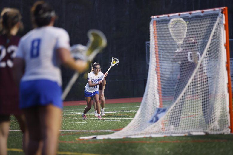 How do Maine girls lacrosse offenses approach the 8-meter free position?