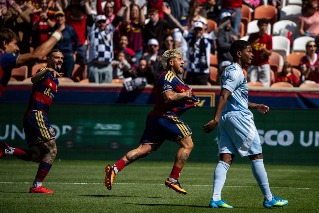 Real Salt Lake extends its unbeaten streak to five games