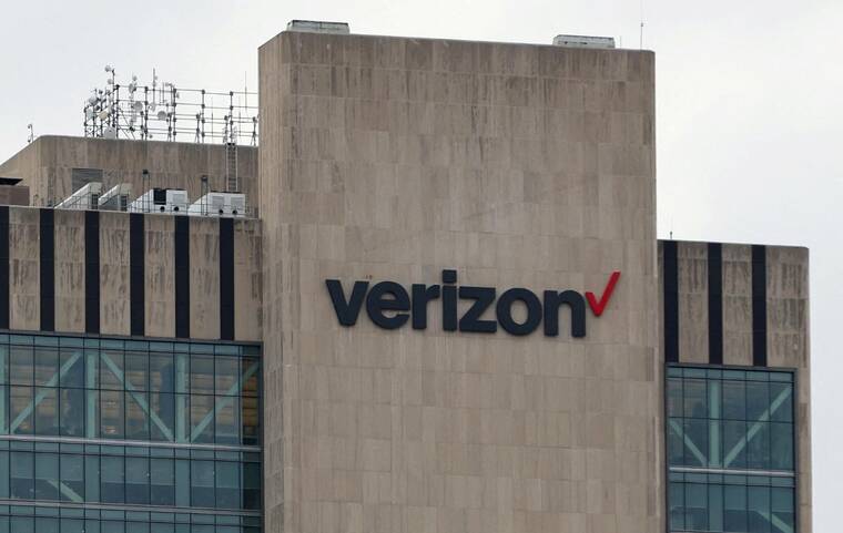 FCC approves Verizon’s $1 billion spectrum purchase