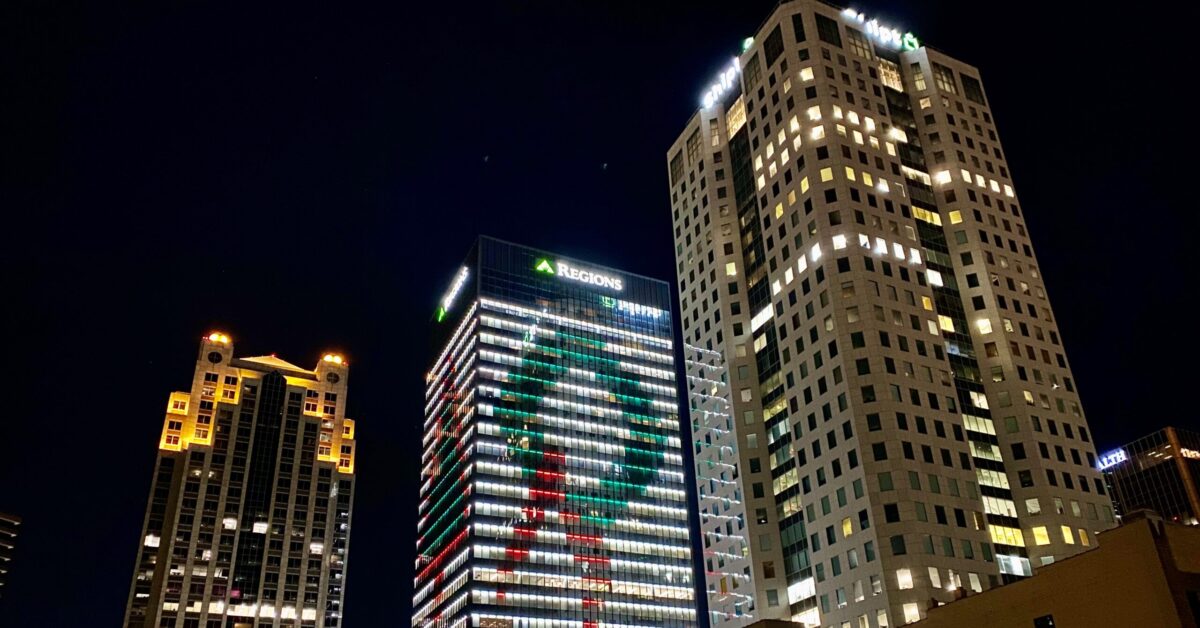 Regions Bank celebrates July 4th with iconic tower lighting 2 Regions