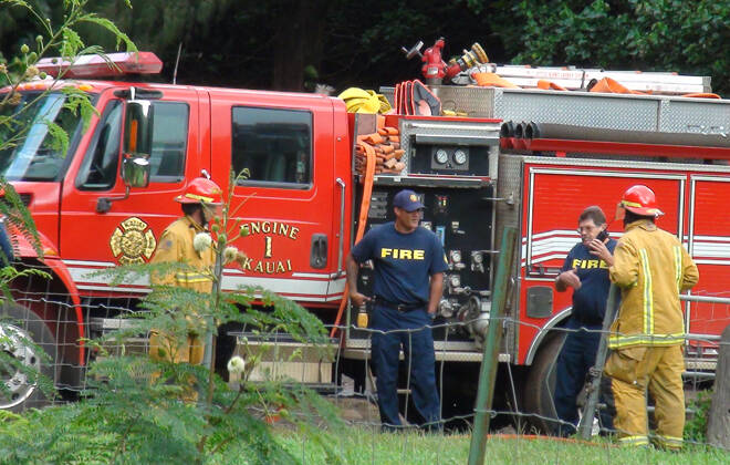 Firefighters extinguish brush fire near Anahola
