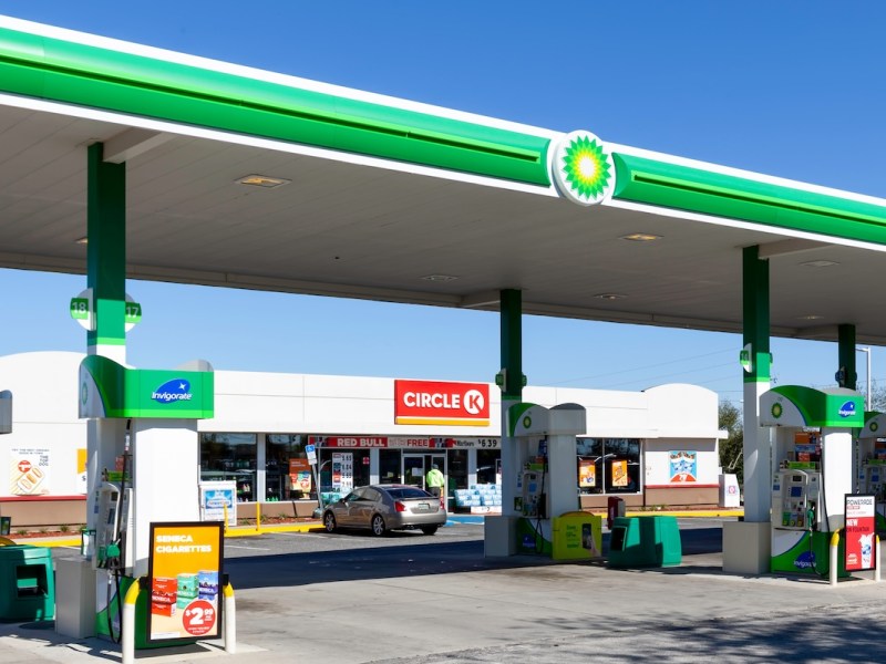 Florida gas prices slide, but some areas still pay $4 per gallon