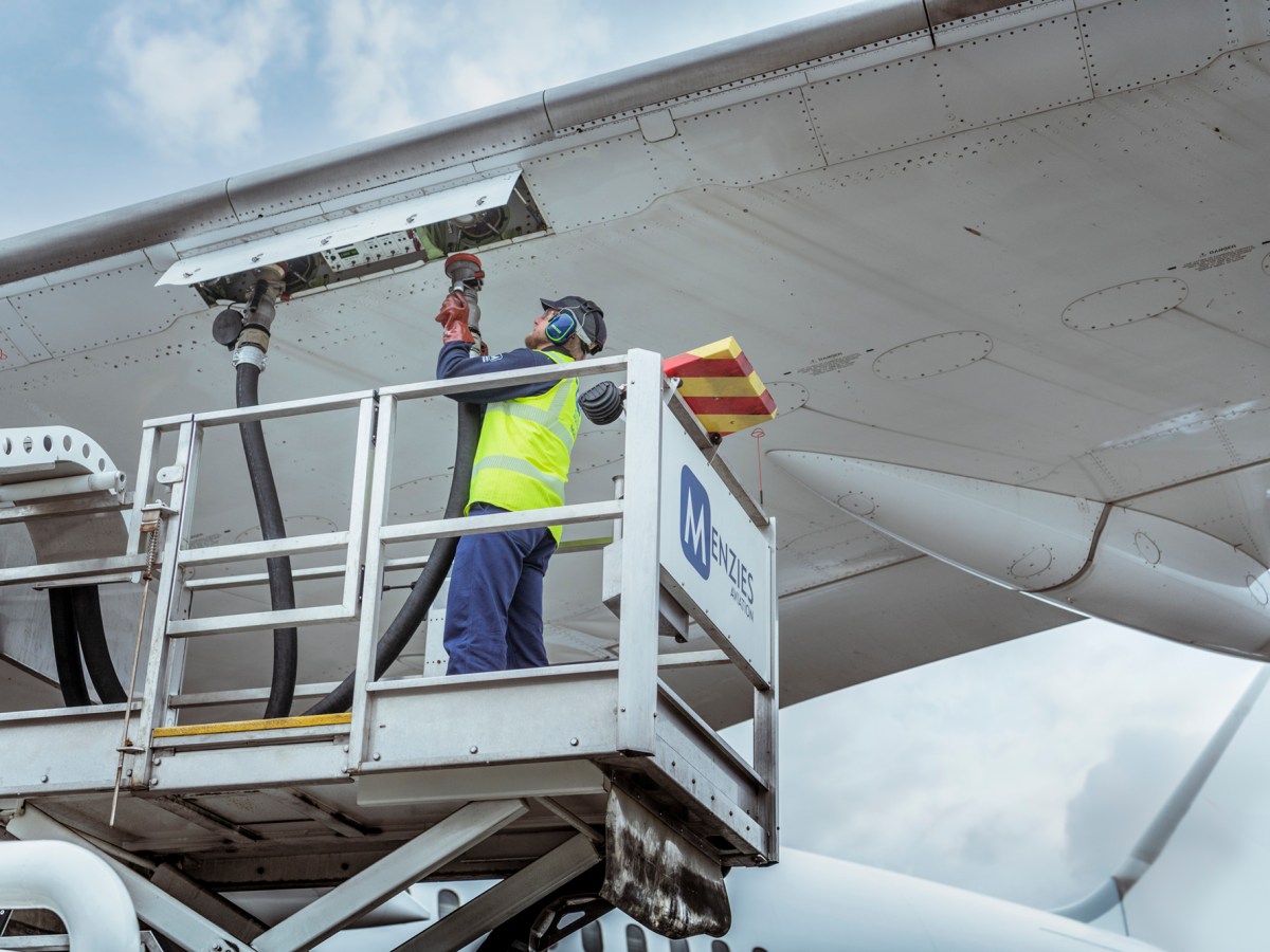 Orlando International Airport fuelers unionize seeking better pay, benefits