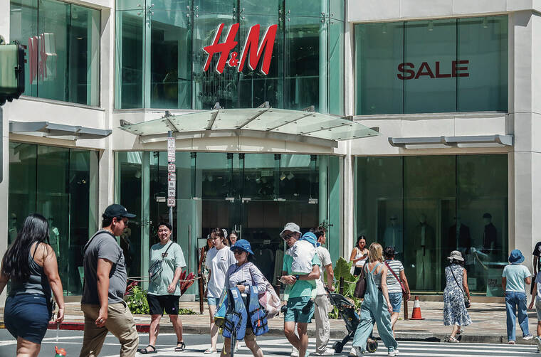 Shorter Hawaii vacations erase 1 million visitor days despite higher arrivals