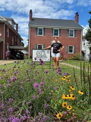 Southside Garden Club presents beautification award