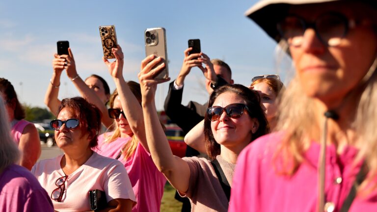 Support for Lindsay Clancy, from pink T-shirts to conservative stars
