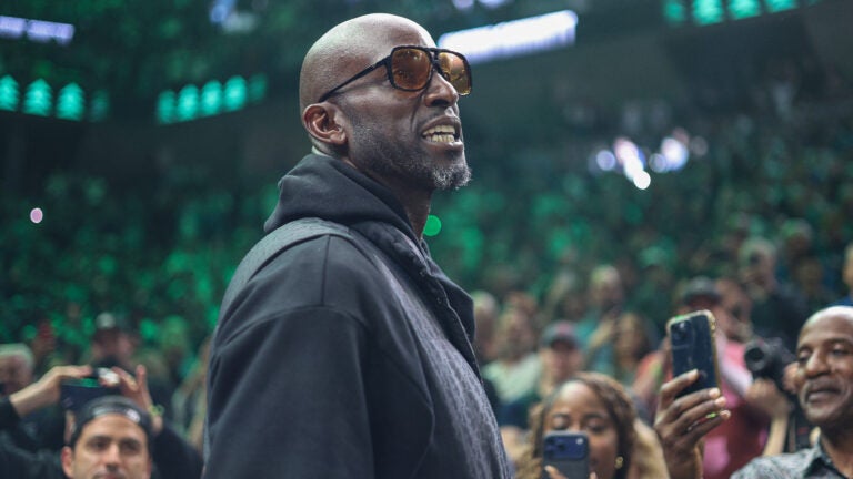 Timberwolves to retire Kevin Garnett's jersey after game vs. Celtics