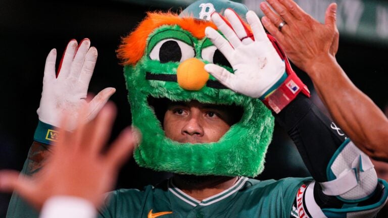 Willson Contreras, Rafael Devers hit 400-plus-foot HR at Fenway