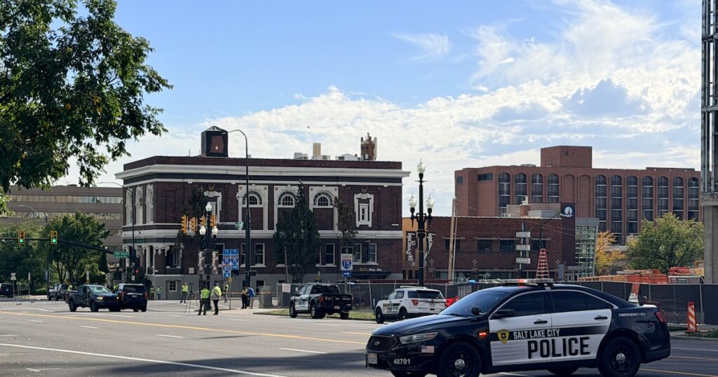 Downtown Salt Lake City traffic diverted after West Temple, 400 South crash kills 1