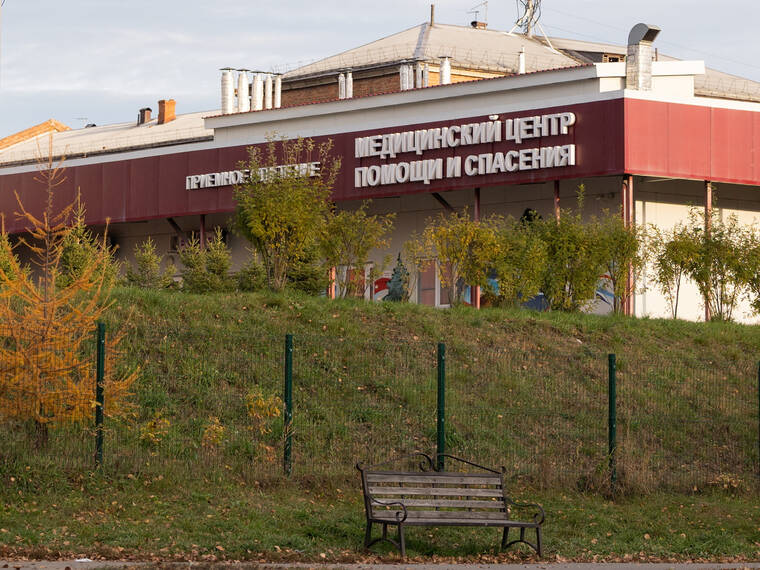 Dozens quarantined in Siberia after plague lab worker dies