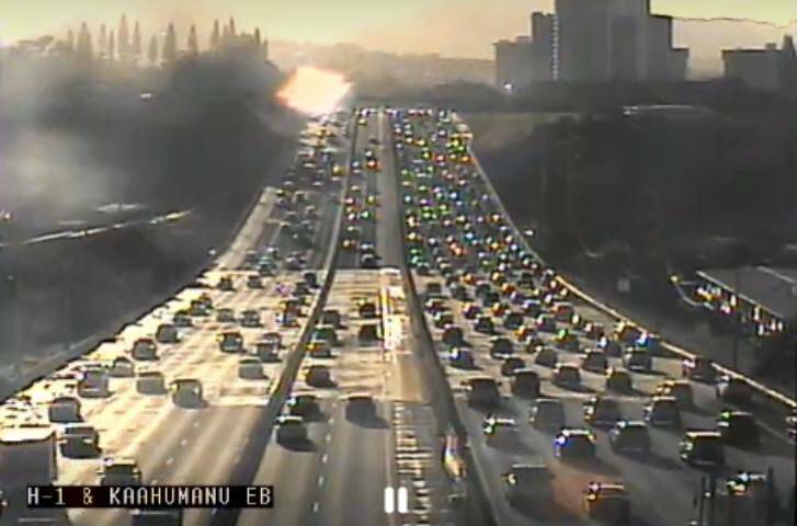 Zipper Lane open to all vehicles after H-1 crash